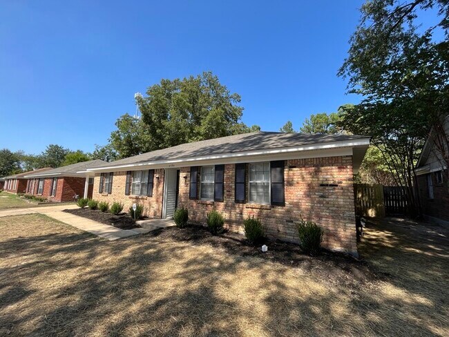 Building Photo - 4794 Judy Lynn Ave - Available Now!