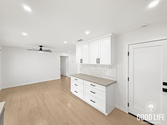 Foto del edificio - Comfortable 3B/1BA Home in Mira Mesa with Backyard, In-Unit Laundry and Garage