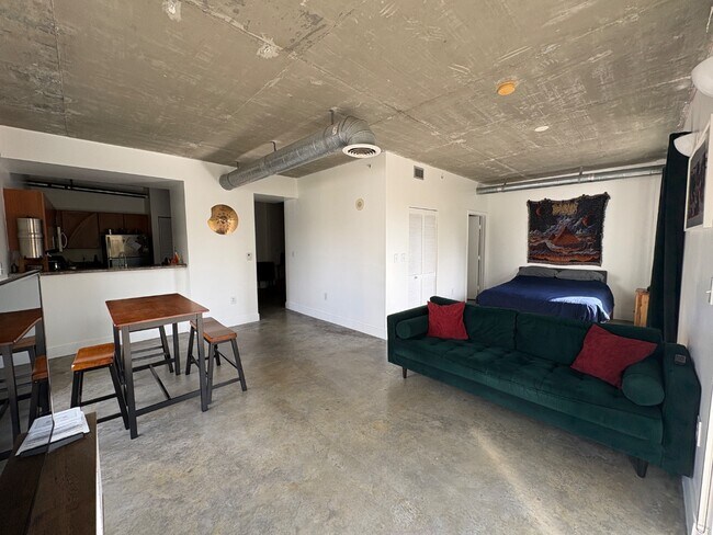 Building Photo - 455 NE 25th St