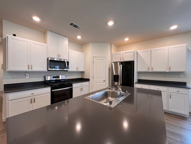 Foto del edificio - Beautiful newer, 4 Bedroom 2 Bath Home in Fernley