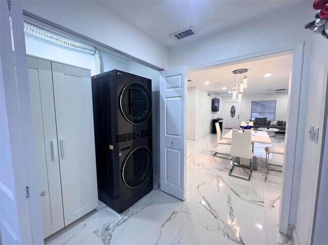 Foto del edificio - 2001 SW 85th Ave