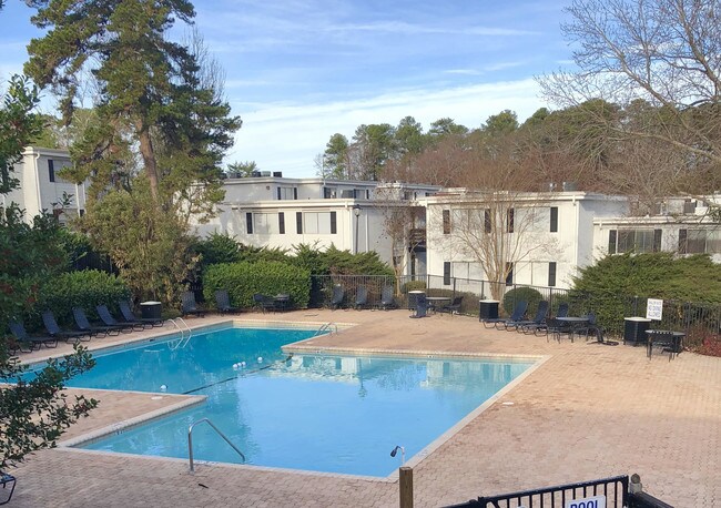 Foto del edificio - Westwood Estates Apartments