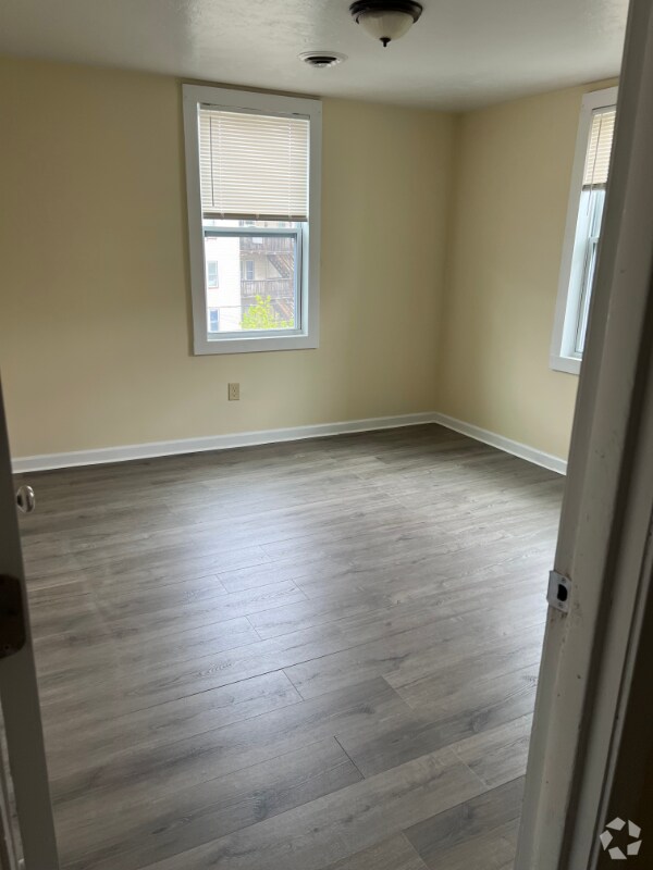 Building Photo - 375 Elm St