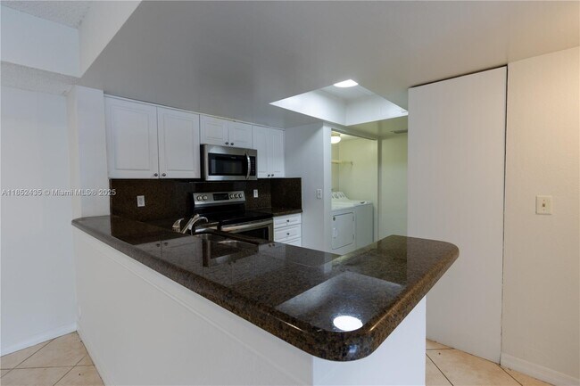 Foto del edificio - 9200 W Atlantic Blvd