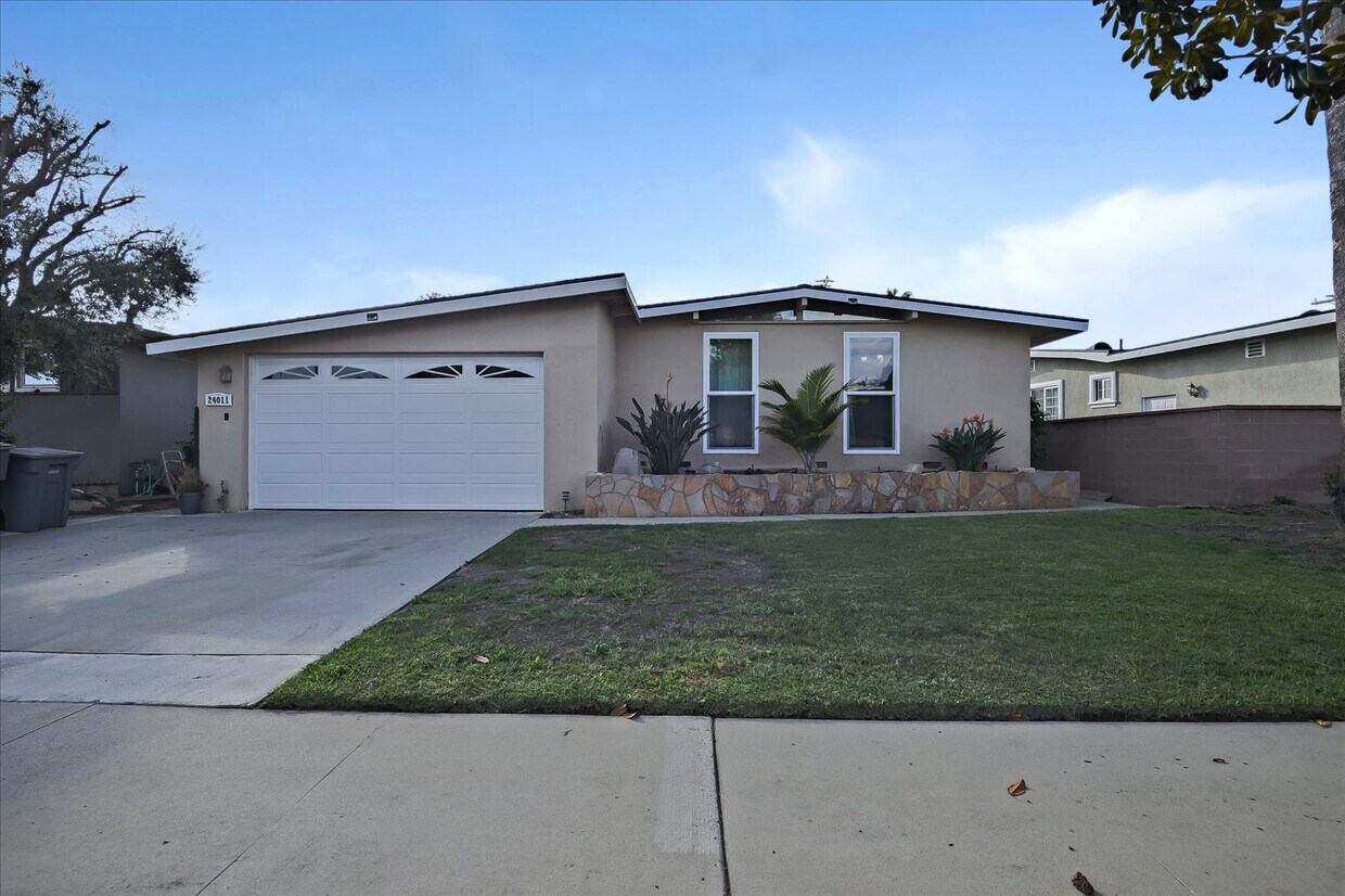 Primary Photo - 24011 Huber Ave