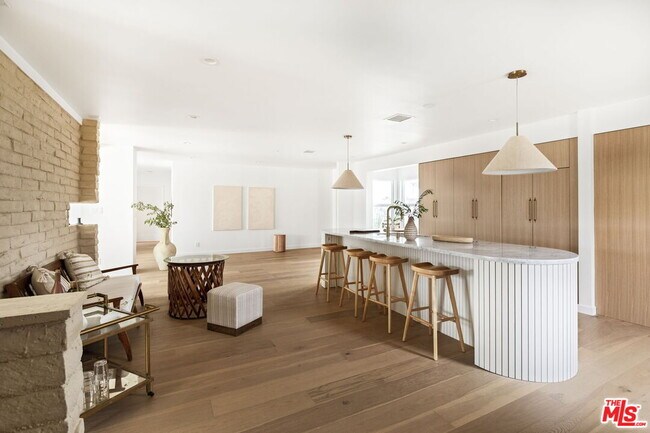 Building Photo - 4615 Don Zarembo Dr