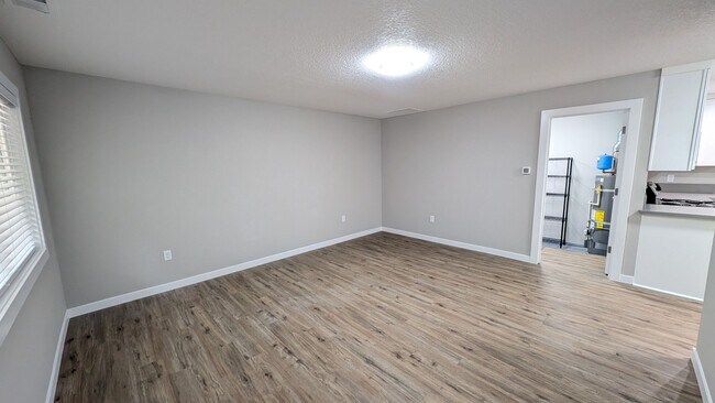 Building Photo - 2 bedroom 1 bath single level home