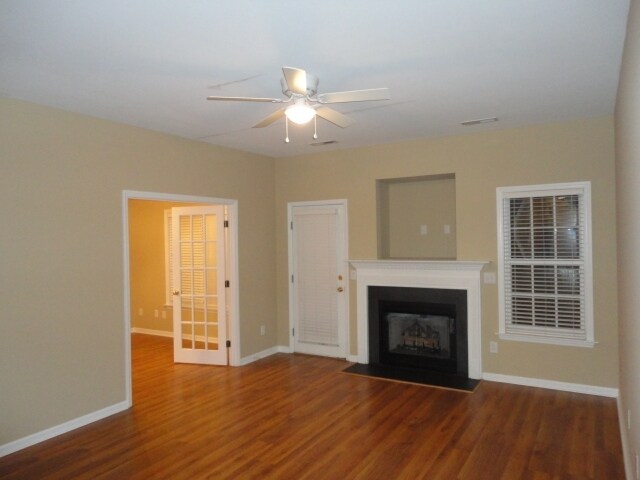 Foto del edificio - 2488 Somerset Place Dr