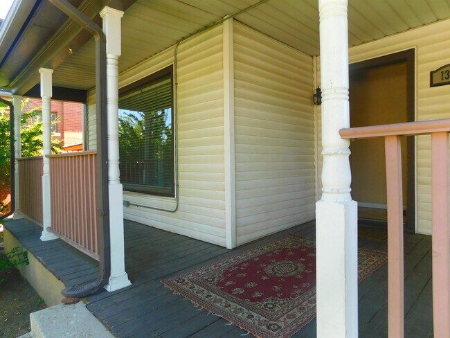 Building Photo - 600 900 S