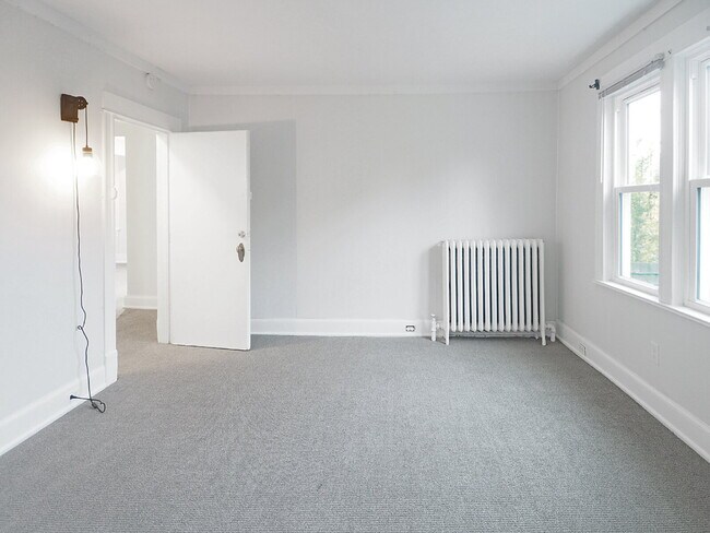 Foto del edificio - 3 Bedroom in the Heart of Uptown (Pets welcome)