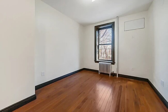 Building Photo - 471 Seventh Avenue