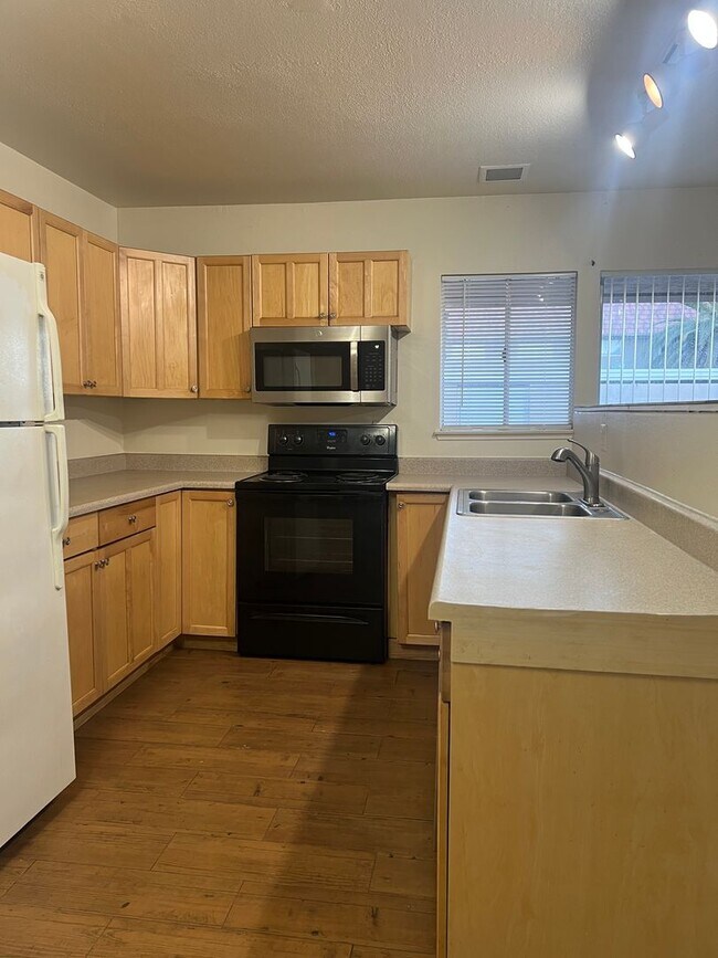 Foto del edificio - Ready for Move In -2 weeks free for immediate move in