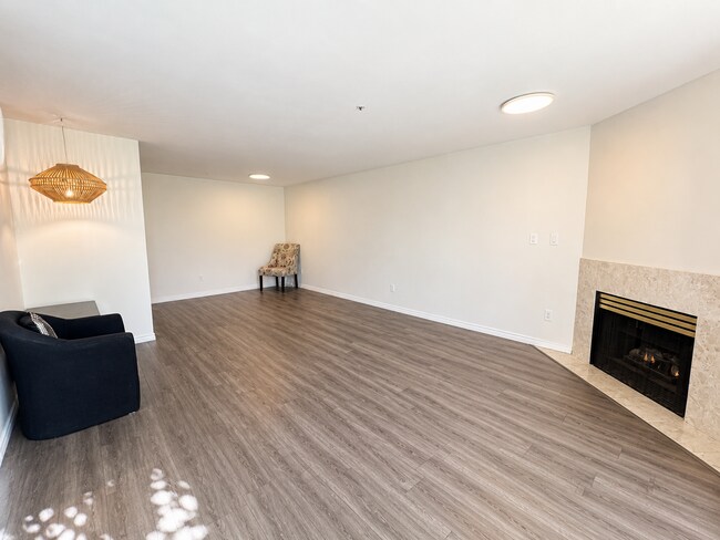 Photo du bâtiment - 7700 Gilbert Rd.