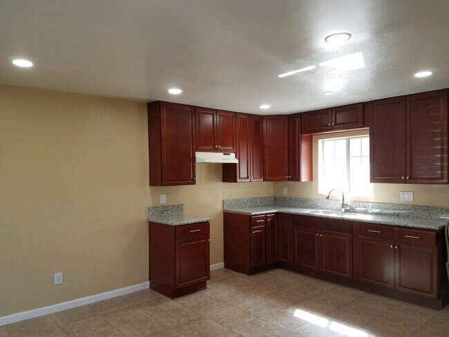 Cocina/combo de sala de estar - 1825 E 64th St