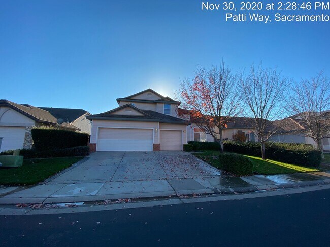 Foto del edificio - Amazing Layout in This Spacious Two Story ...