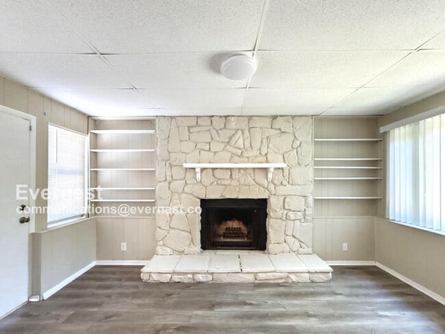 Building Photo - 6657 Blackwood Dr