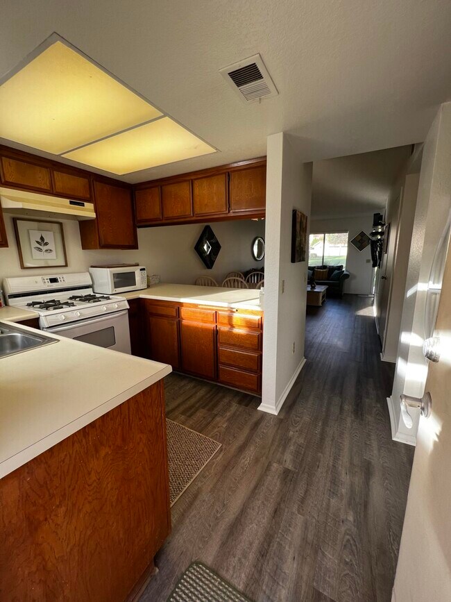 Foto del edificio - 406 Tava Ln