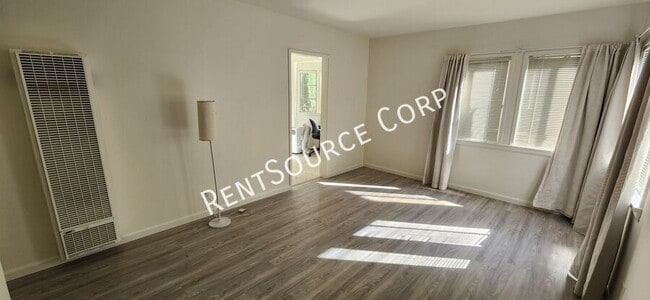 Foto del edificio - 609 E San Jose Ave