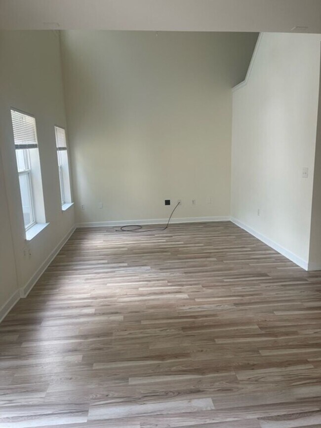 Foto del edificio - End unit townhome in Stonebrook