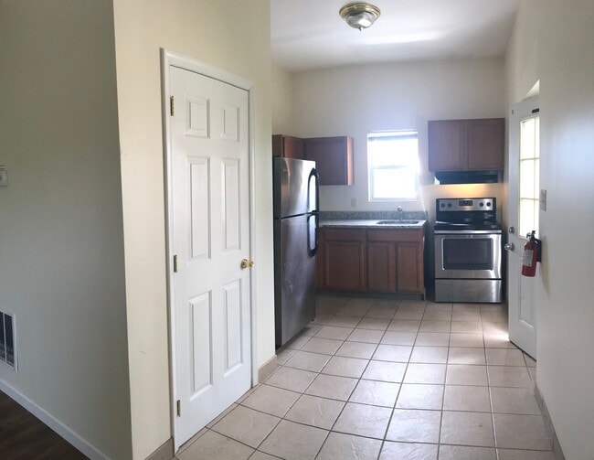 Building Photo - 20 E Sellers Ave