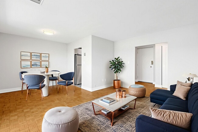 Building Photo - Sandringham