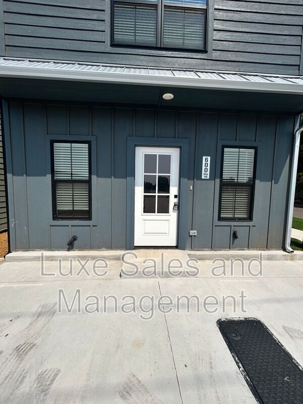 Foto del edificio - 600 W 2nd St