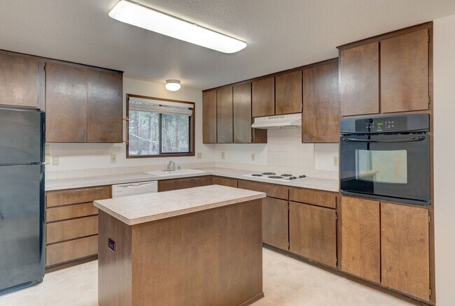 Foto del edificio - Large Private Rural Home Just West of Downtown Oak Harbor on 5 acres