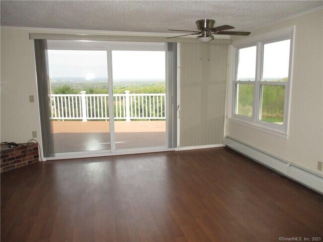 Foto del edificio - 21 Kinne Rd