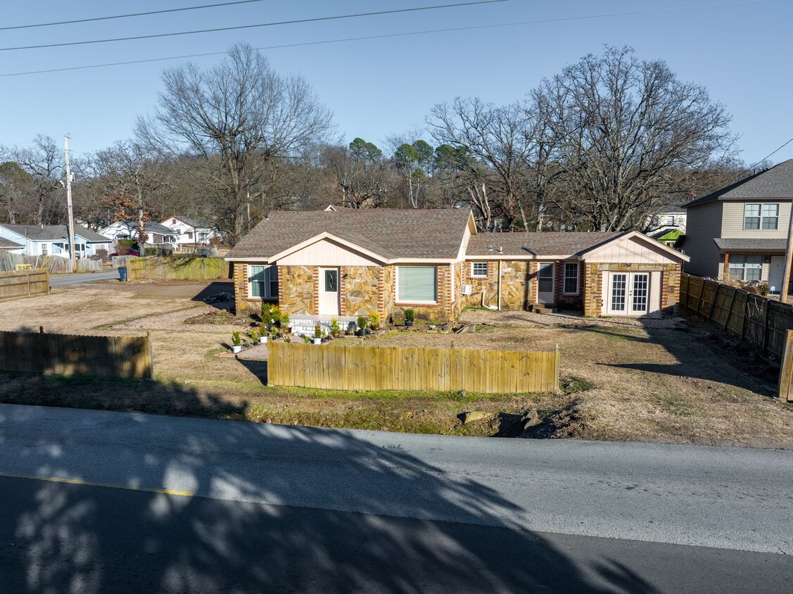 Primary Photo - Freshly Updated 3 Bedroom Home