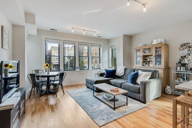 Foto del edificio - 2229 W Wilson Ave