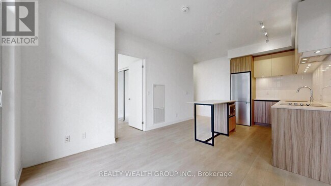 Photo du bâtiment - 7950-7950 Bathurst St