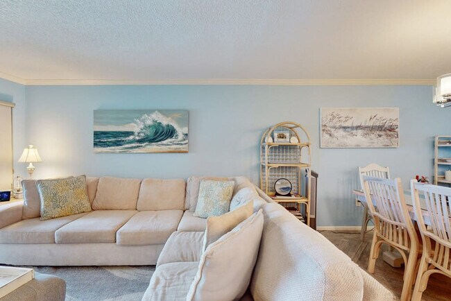 Building Photo - 2811 Gulf Dr N