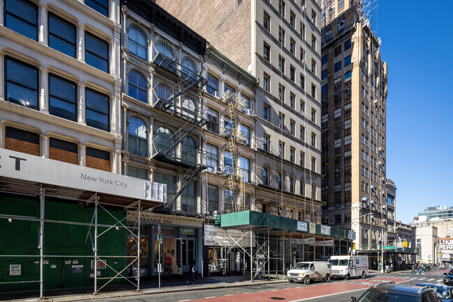 Building Photo - 393 Broadway