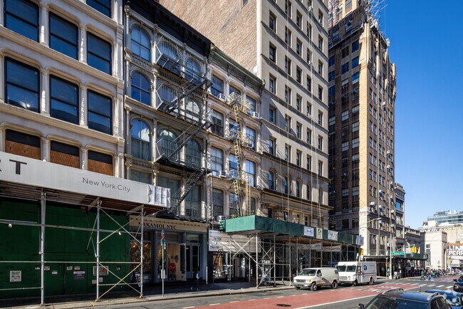 Foto del edificio - 393 Broadway
