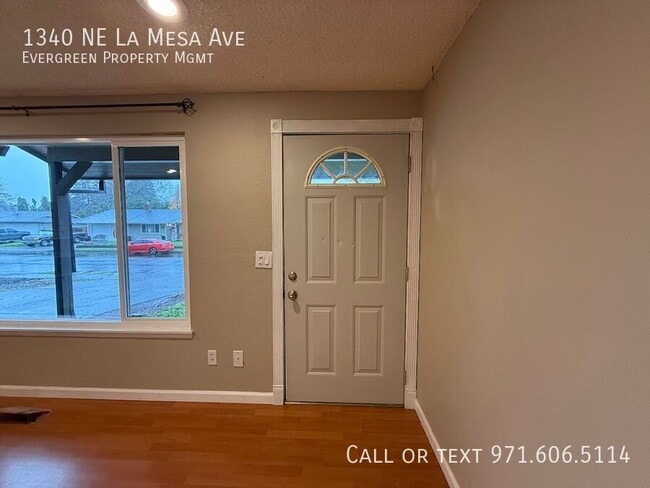 Foto del edificio - 1340 NE La Mesa Ave