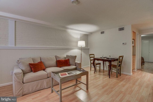 Foto del edificio - 1747 Church St NW
