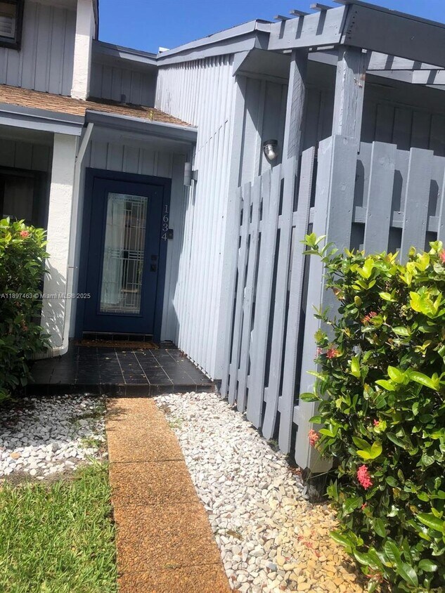 Foto principal - 1634 N 15th Terrace