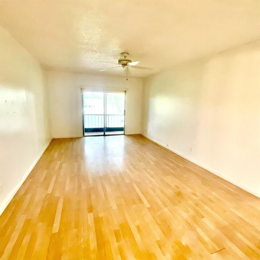 Building Photo - 4115 NW 88th Ave