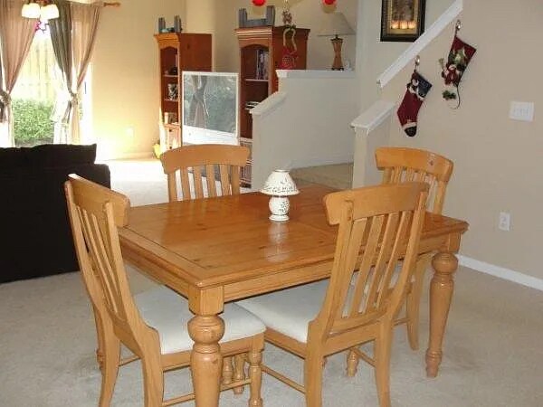 Comedor - 2537 Harn Blvd