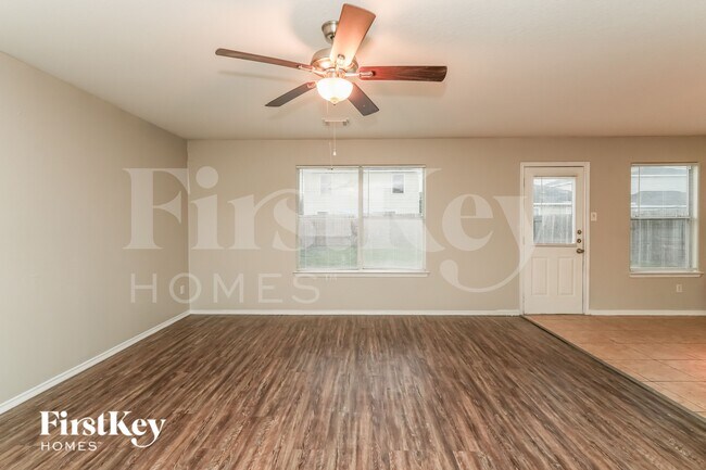 Foto del edificio - 2026 Cold River Dr