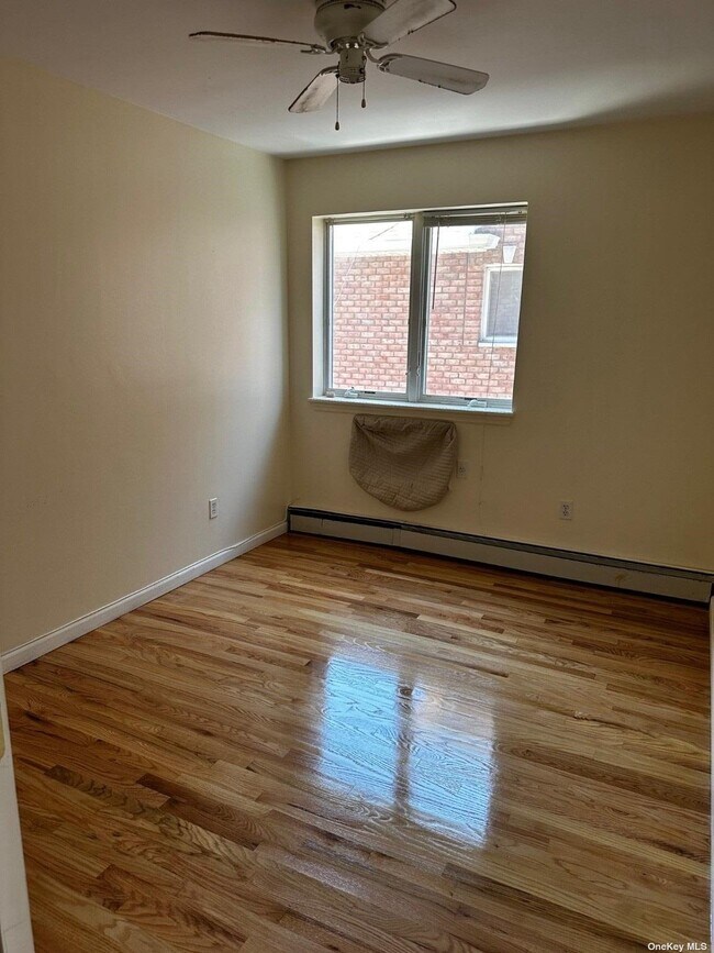 8924 Beach Channel Dr, Queens, NY 11693 Room for Rent in Queens, NY