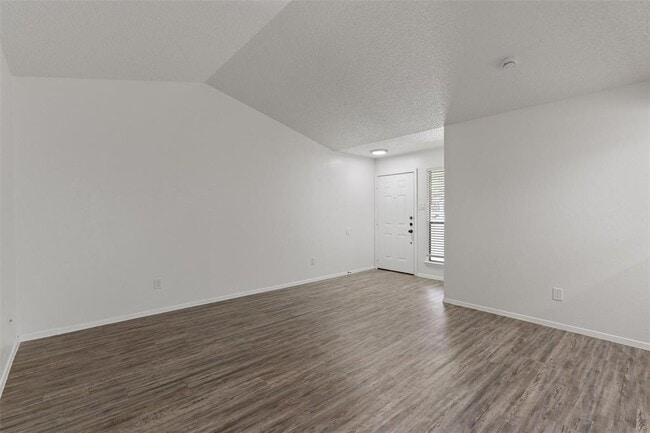 Building Photo - 11411 Walnut Ridge Dr