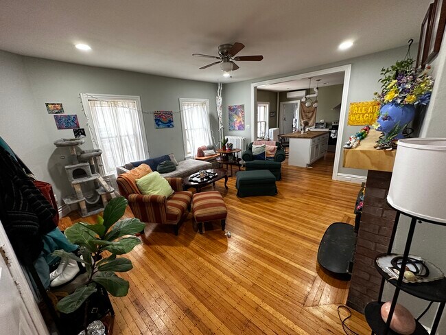 Viviendo - 1204 Delaware Ave