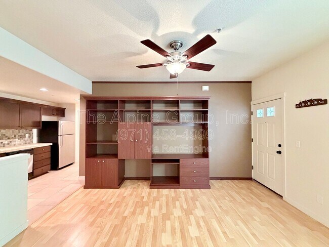 Foto del edificio - 657 NE Garswood Ln