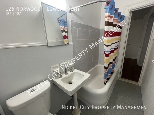 Foto del edificio - 126 Norwood Ave