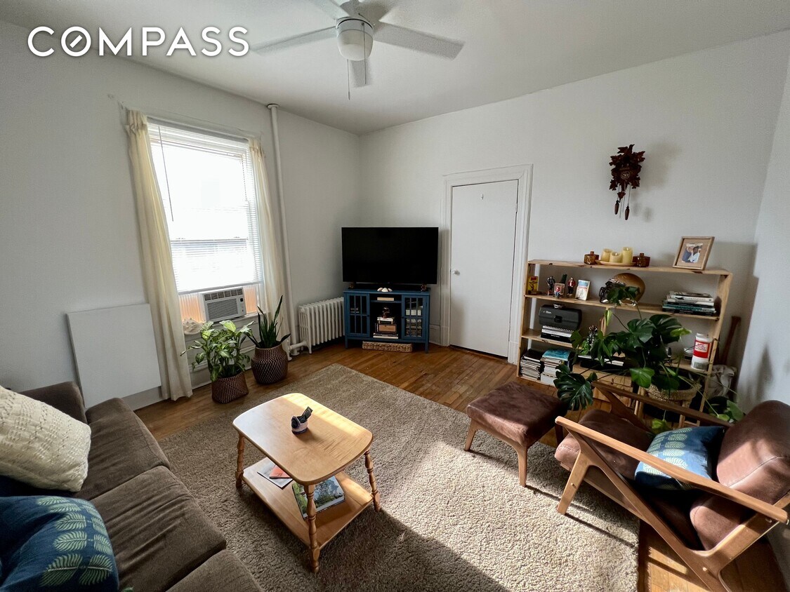 135 Beach 91st St Unit 2R, Queens, NY 11693 Room for Rent in Queens