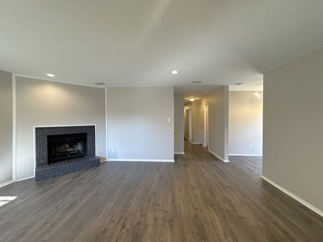 Building Photo - Tour Today! Newly Updated 3 Bedroom 2 Bath...