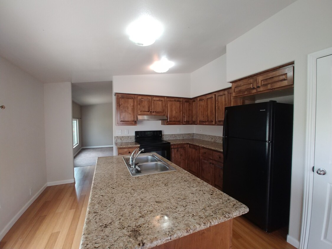 Foto principal - 3 Bd 2 Bath Home with Amazing Views in Mar...