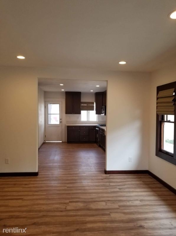 Building Photo - 3 br, 2 bath House - E. Main St (3b/2b)