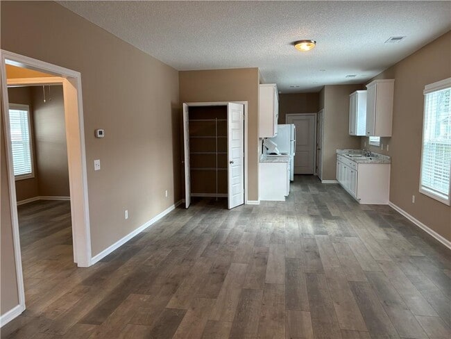 Building Photo - 3424 Hardee Ave